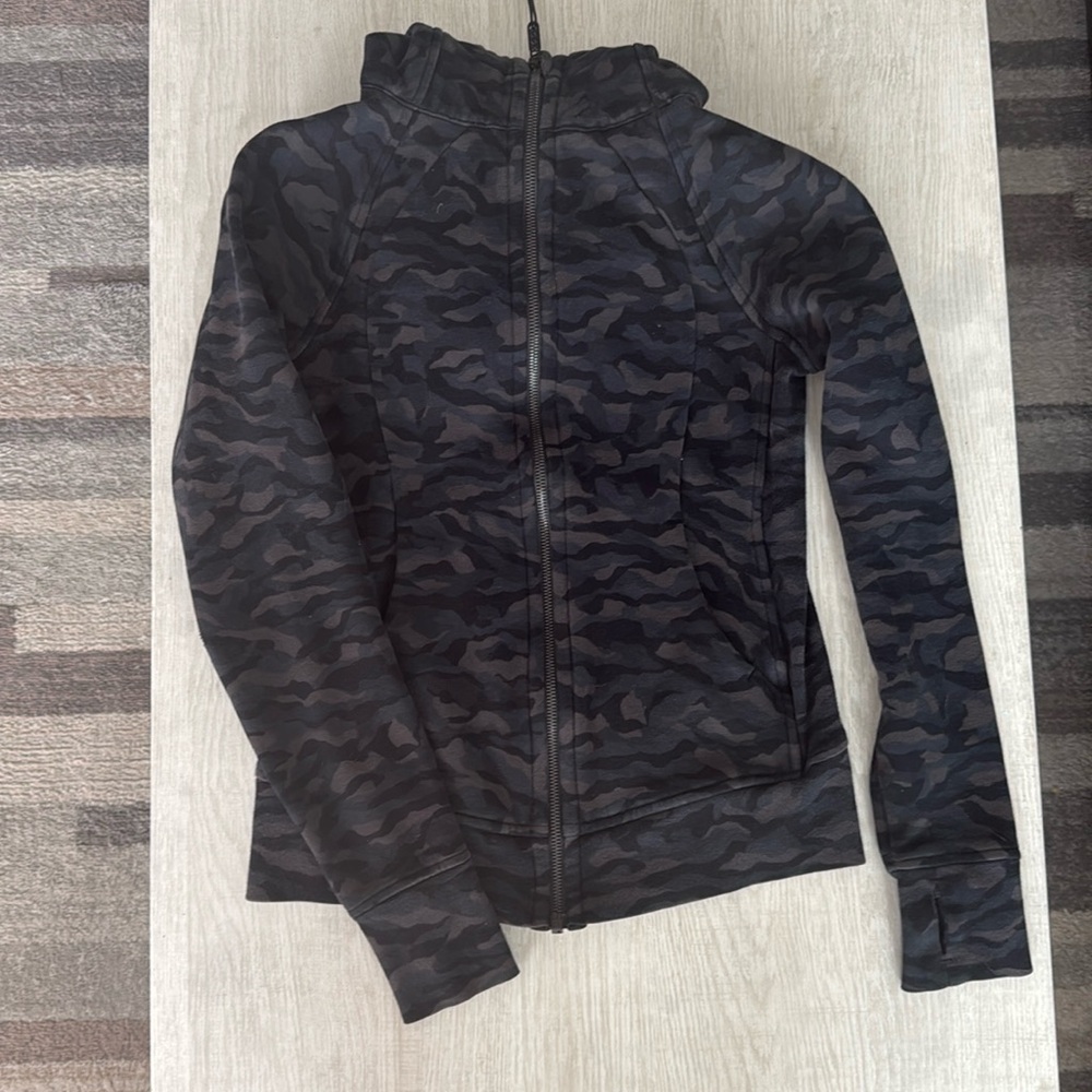 Lululemon camo scuba jacket